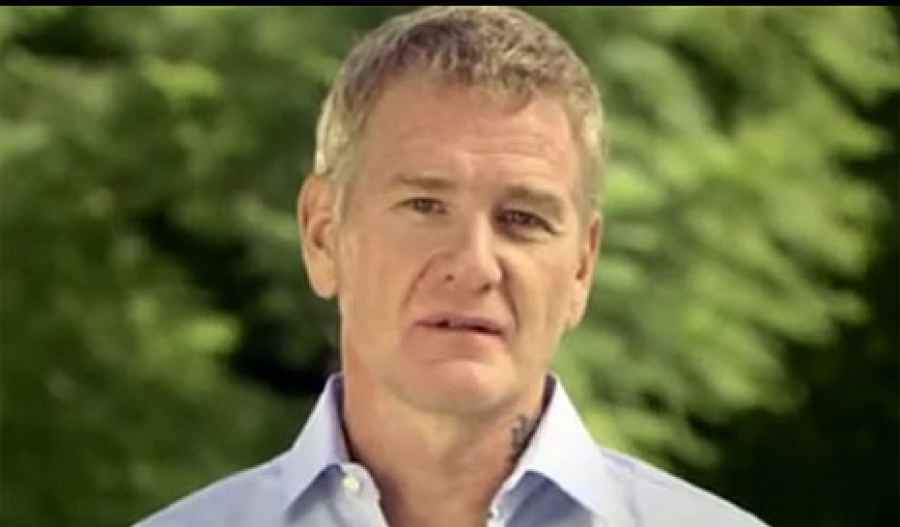 El pol&iacute;tico-empresario ya era el due&ntilde;o del 50 % de la cadena de farmacias uruguaya San Roque; ahora compr&oacute; el otro 50 % de las acciones en un monto cercano a los USD 8 millones.